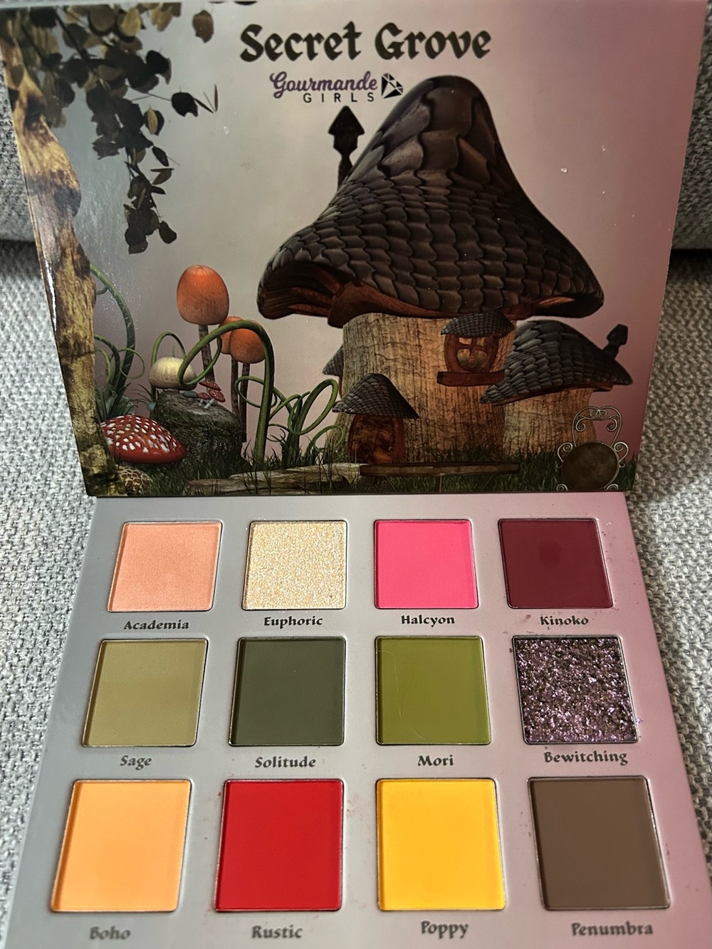 Gourmande Girls Eyeshadow Palette — Secret Grove: 12 Fall Colours